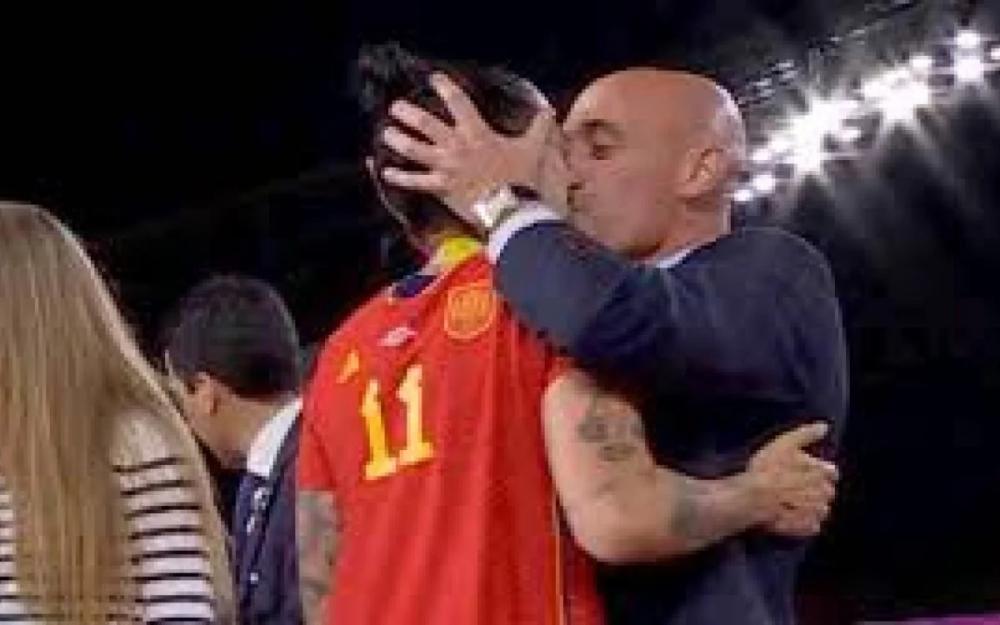 Luis Rubiales vai pedir demissão por beijo forçado em jogadora, diz jornal