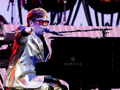 Elton John faz último show da carreira e se despede do palco após 50 anos