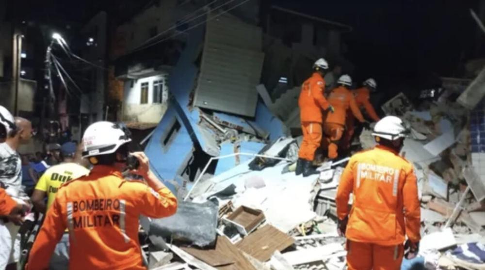 Prédio de 3 andares desaba em Cosme de Farias