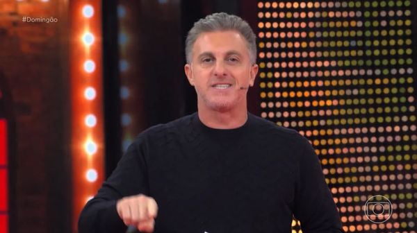 Aniversariante Huck se declara doador de órgãos e homenageia Faustão