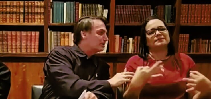 TSE investiga atuação de intérprete de libras em live de Bolsonaro