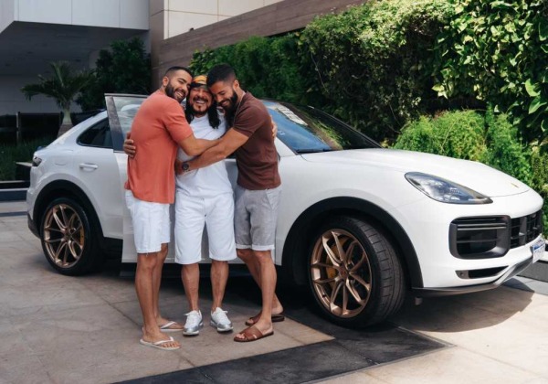 Bell Marques ganha carro luxuoso de filhos em aniversário de 71 anos