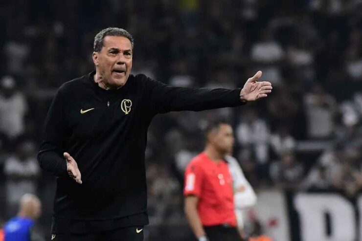 Corinthians anuncia a demissão do técnico Vanderlei Luxemburgo