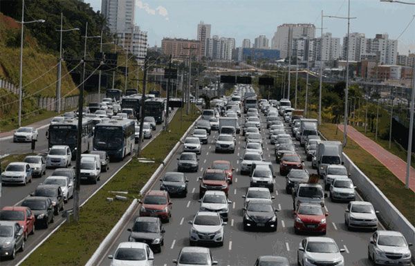 Procon autua ViaBahia por má conservação da BR-324 