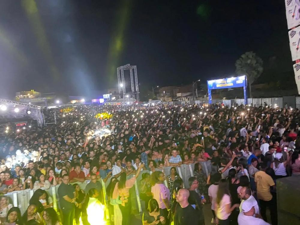 Segundo dia do Canta Bahia recebe mais de 20 mil pessoas