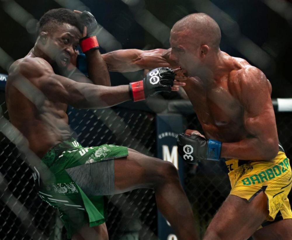 Edson Barboza bate recorde de bônus de 'luta da noite'