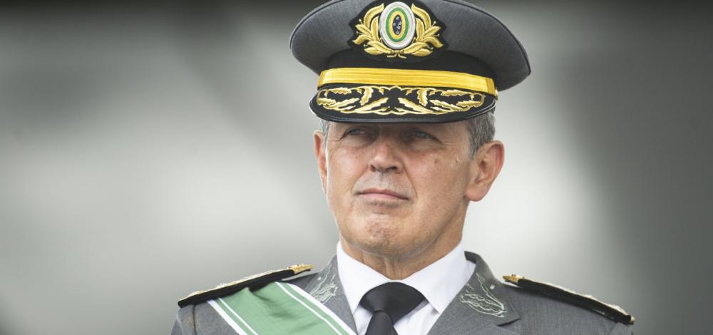 Comandante do Exército diz que há envolvimento militar em furto de metralhadoras