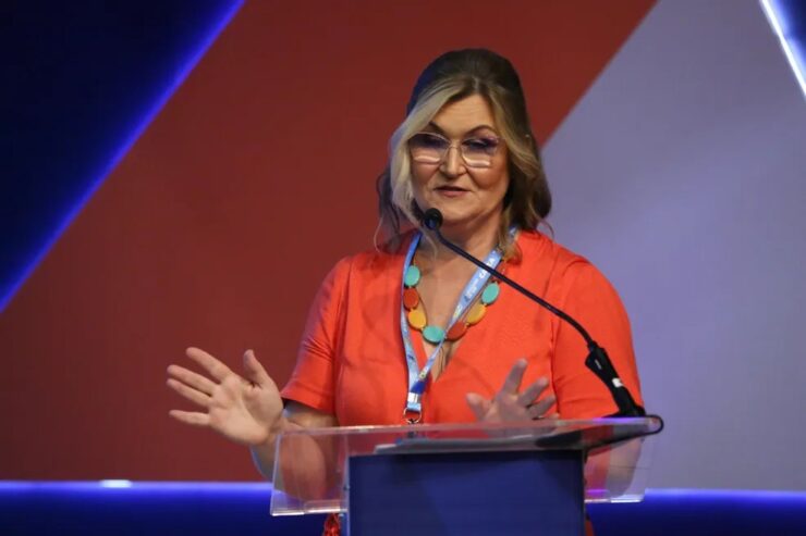 Lula demite presidente da Caixa, Rita Serrano