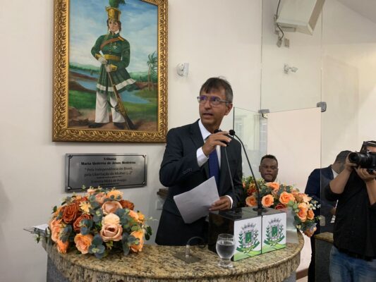 Secretário Estadual de Comunicação recebe título de Cidadão Feirense 