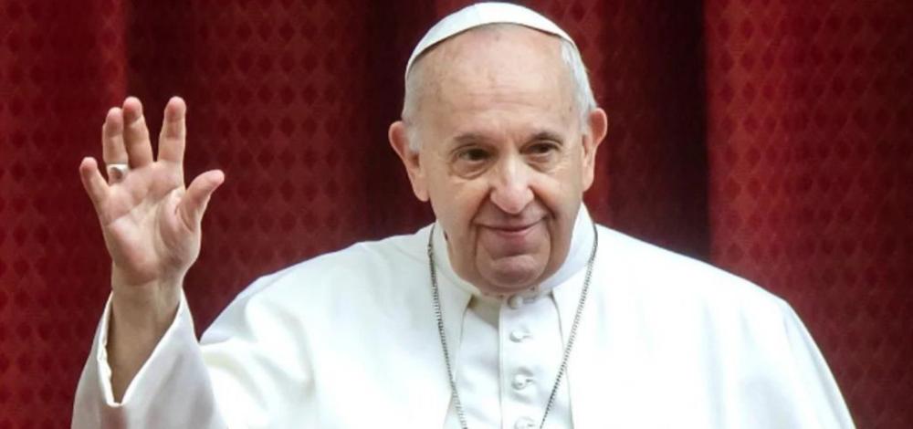 Vaticano diz que pessoas trans podem receber batismo e testemunhar em casamentos religiosos