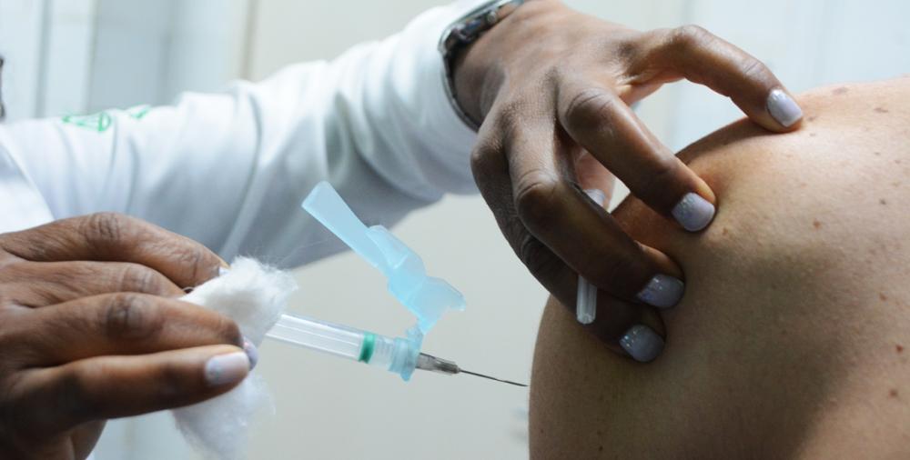 Vacinação contra a covid também pode ser feita à noite