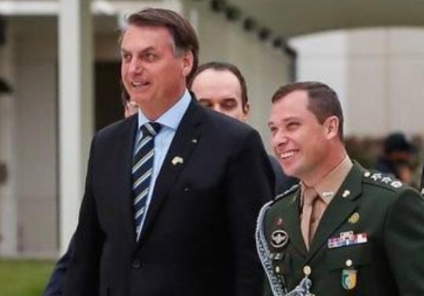 Perícia em celular de Mauro Cid revela conversas sobre dinheiro para o exterior