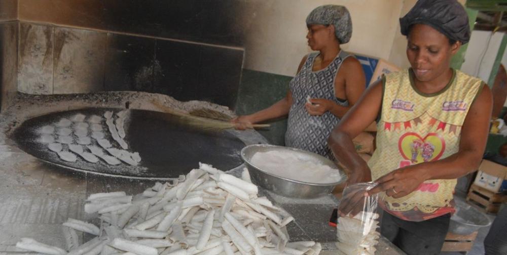 Produção de beiju em Feira de Santana é fonte de renda para famílias