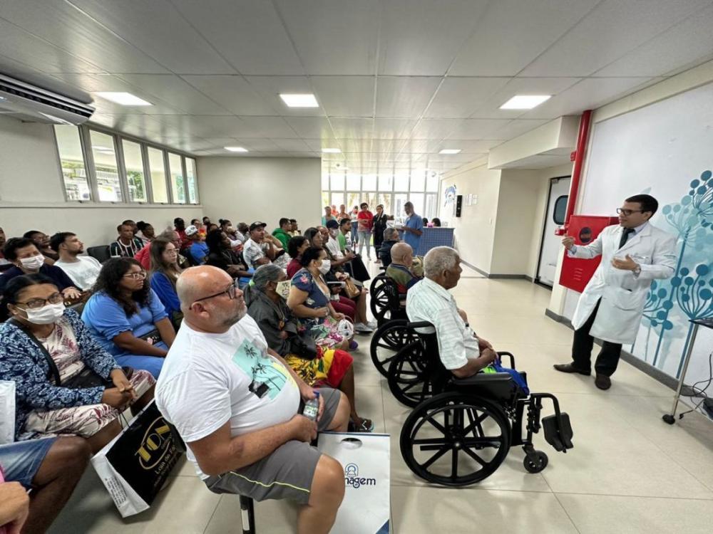 Palestra marca encerramento do Novembro Azul no Hospital Clériston Andrade