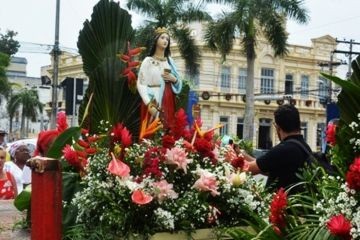 Santa Bárbara é festejada, nesta segunda, com missa, procissão e o tradicional caruru