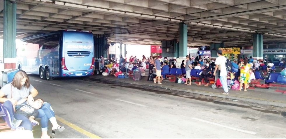 Movimento no Terminal Rodoviário de Feira de Santana, começa a se intensificar Aparti de hoje!