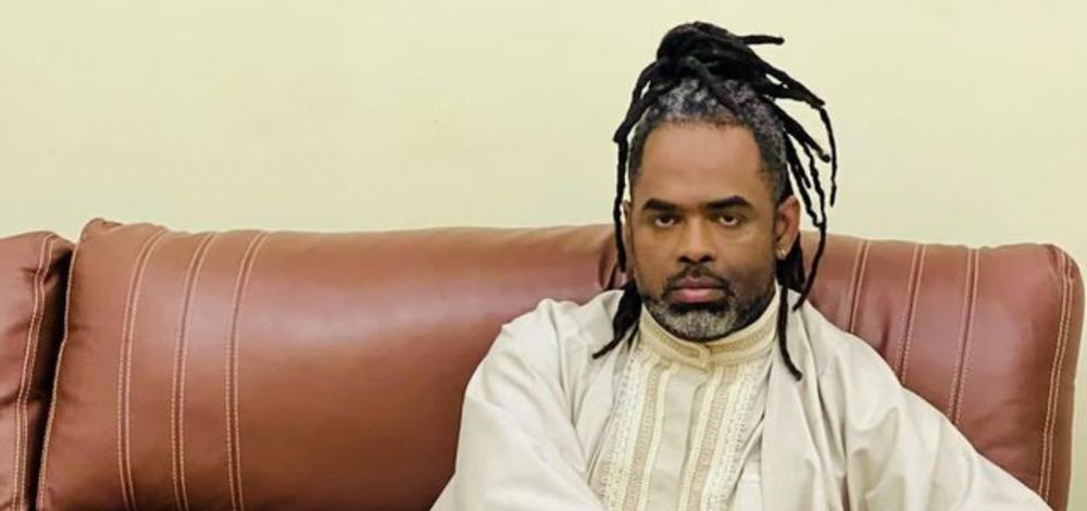 Casa de Manoel Soares é invadida e apresentador entra em luta corporal com assaltante