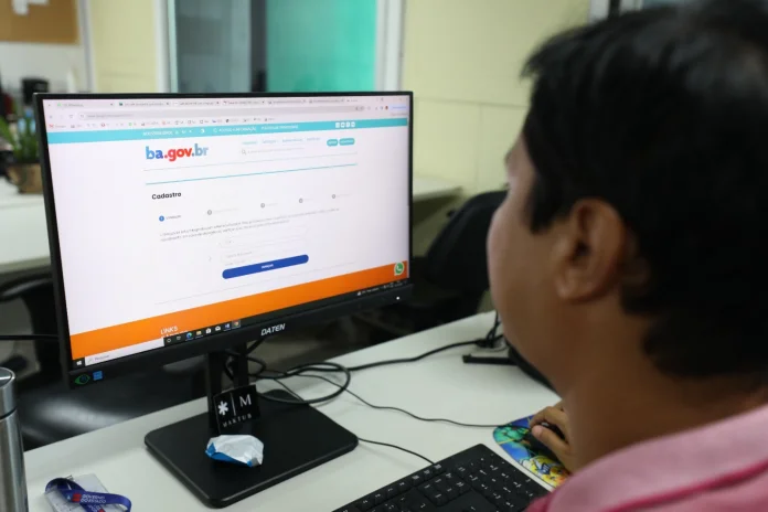 Matrícula on-line 2024 na rede estadual de ensino requer cadastramento prévio