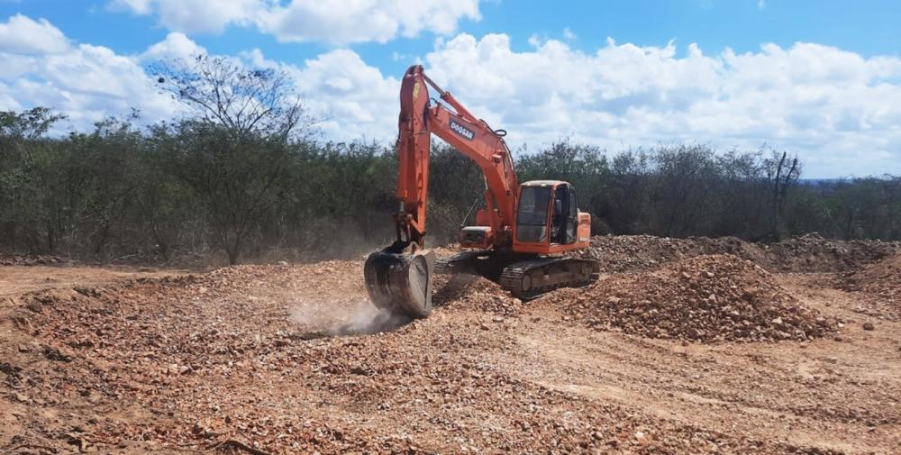 Prefeitura segue o cronograma de patrolamento e construção de aguadas