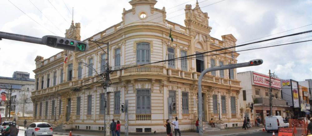 Servidores municipais feirenses recebem retroativo do reajuste salarial