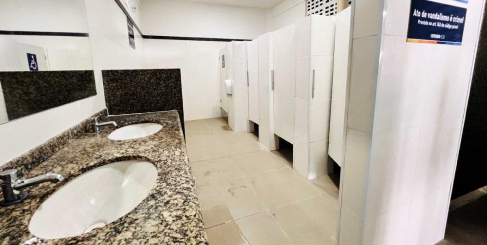 Novo sanitário é entregue a usuários do Terminal Central em Feira de Santana