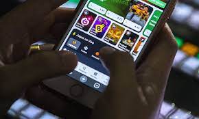 Beneficiários do Bolsa Família chegam a gastar mais de R$ 100 por mês em apostas esportivas