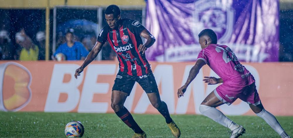 De virada, Vitória perde para o Barcelona de Ilhéus e deixa liderança do Baianão