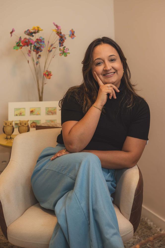 Orientações da psicóloga Roberta Saback para os pais na regulação do uso de telas por crianças e adolescentes