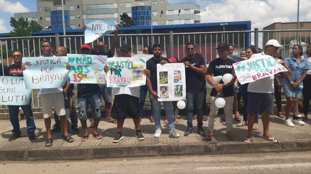 Familiares e amigos exigem respostas para a morte do pequeno Brayan no HEC