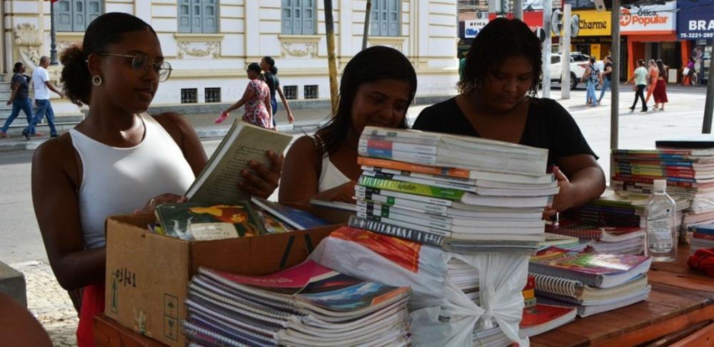 Feira do Livro Usado segue até março em Feira de Santana