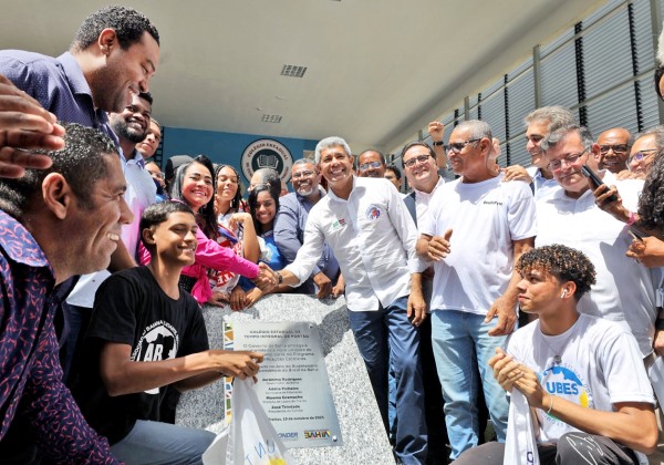 Escolas estaduais retornam ano letivo nesta segunda (19) com presença de governador