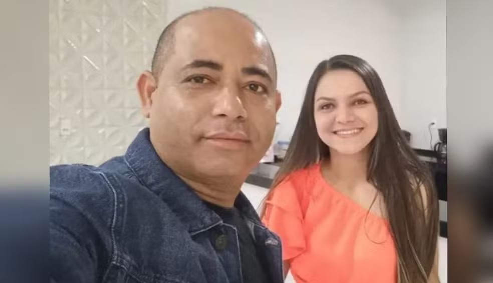 Cantora de forró Marcinha Sousa e o marido morrem afogados em carro