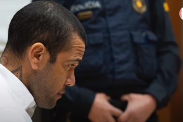 Daniel Alves é convocado para ir a tribunal, diz jornal