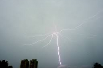 Cidades do extremo sul da Bahia registram mais de 2,4 mil raios em quatro dias após fortes chuvas