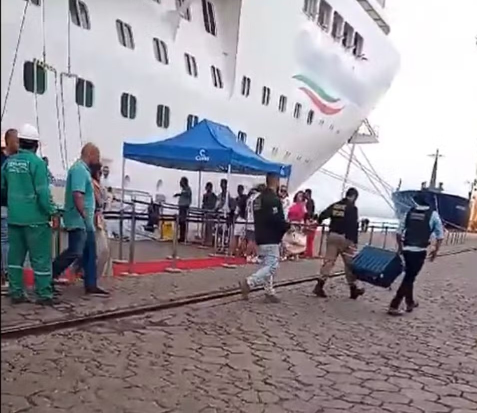 Mulher é presa após ser encontrada com mais de 40 kg de cocaína em cruzeiro na BA