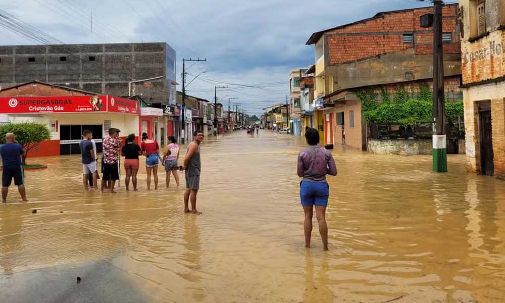 Chuvas deixam mais de 2 mil desalojados na Bahia