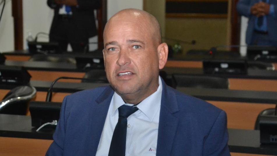 Deputado Binho Galinha volta ao plenário após operação do MP-BA