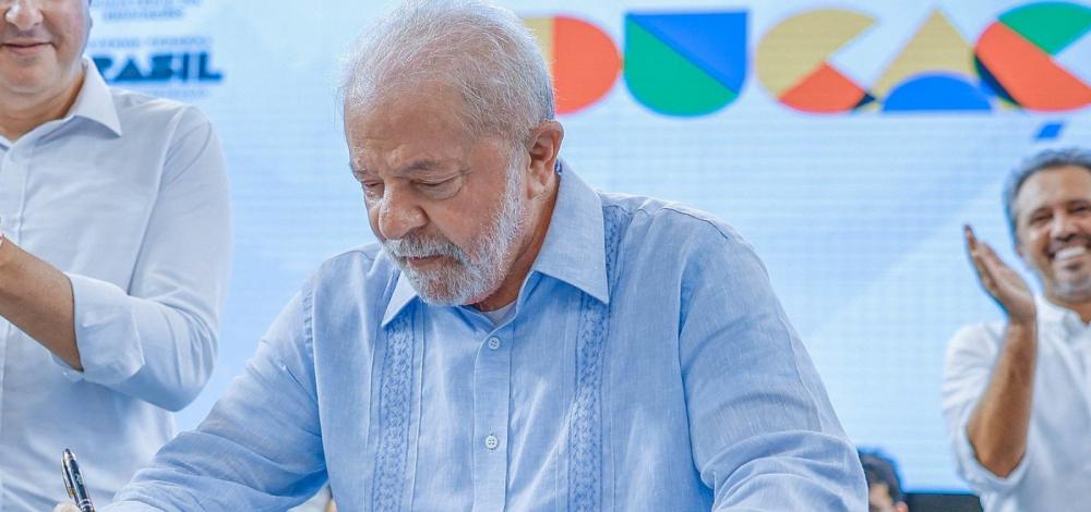 Equipe médica de Lula avalia cirurgia no quadril e presidente reduzirá ritmo de viagens