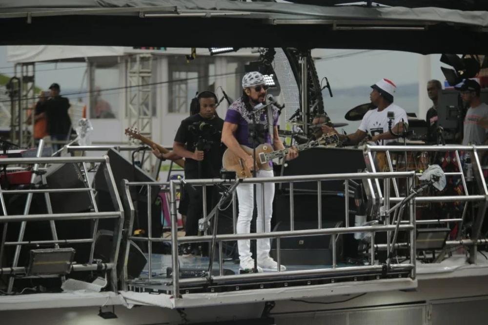 Show de 10 horas de Bell Marques no aniversário de Salvador é adiado para julho