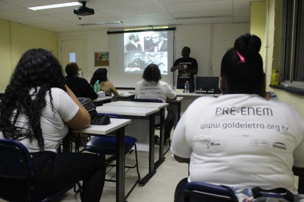 Proporção de jovens que estudavam na Bahia cai pelo 3º ano seguido, aponta IBGE