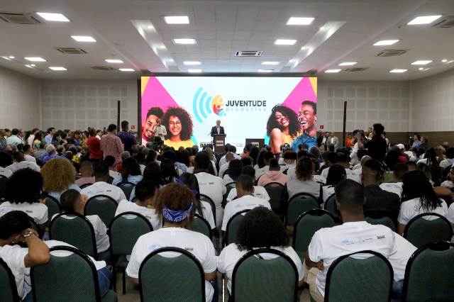 Programa de capacitação profissional vai beneficiar mais de 17 mil jovens na Bahia