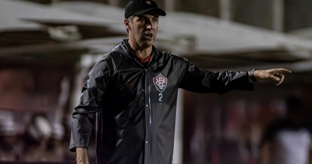 Léo Condé lamenta queda do Vitória e critica regulamento da Copa do Nordeste