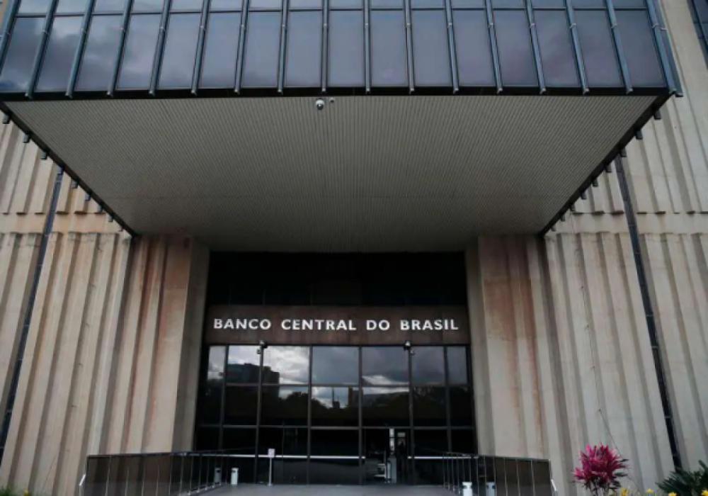 Banco Central faz primeira intervenção no governo Lula após dólar bater R$ 5,06