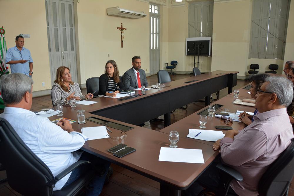 Prefeitura de Feira e Defensoria Pública alinham assistência a migrantes venezuelanos