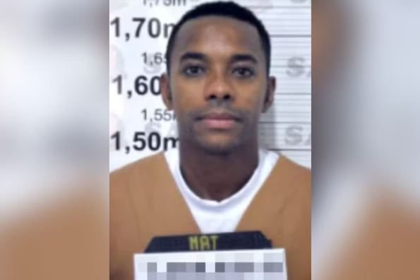 Robinho estreia com pedaladas em futebol na cadeia após ser preso por estupro coletivo