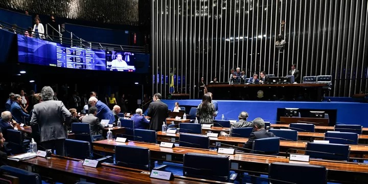 Senado aprova em primeiro turno PEC que criminaliza posse de drogas