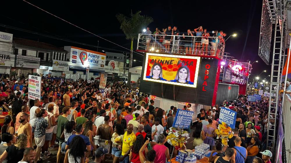 Preta Gil curte show do Kanalha em Feira e define relação com cantor: 'amizade gostosa'