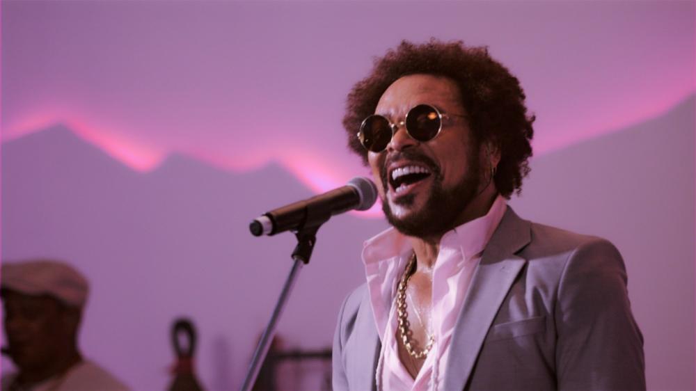 Câmara aprova, por unanimidade, projeto que concede cidadania feirense para o cantor baiano Jau