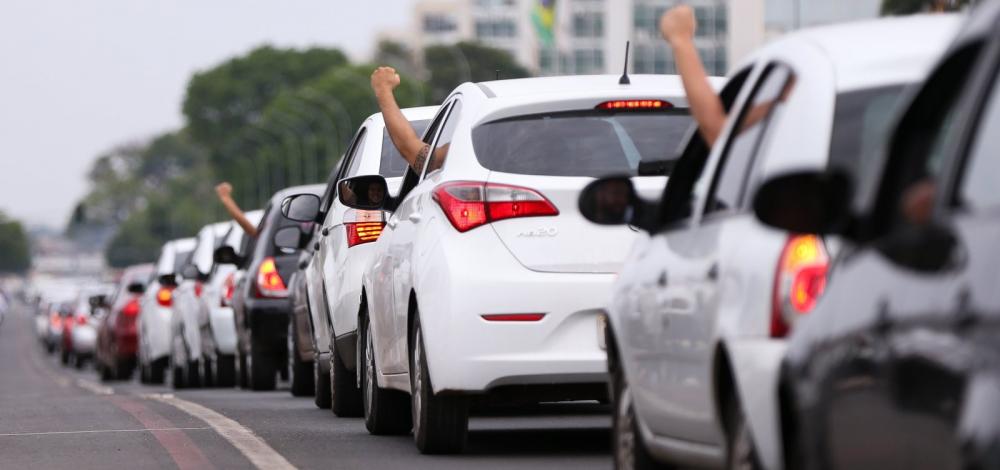 Correndo atrás do prejuízo: falta de clareza nos repasses financeiros de apps prejudica motoristas e entregadores