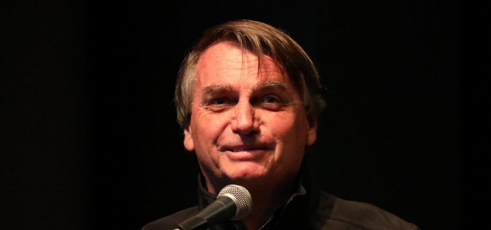Bolsonaro omitiu quase R$ 27 bilhões para restituição do Imposto de Renda
